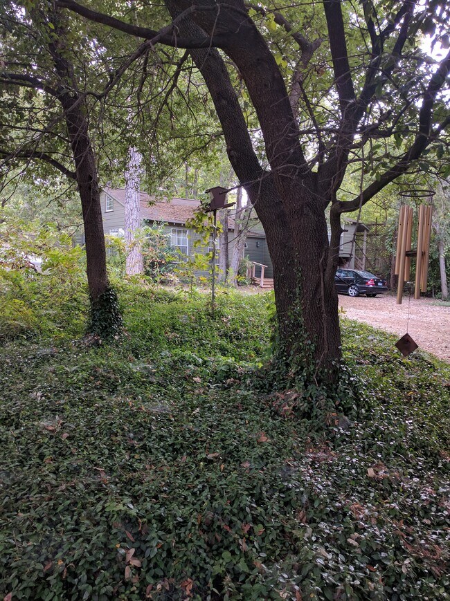 Foto del edificio - 8118 Garland Rd