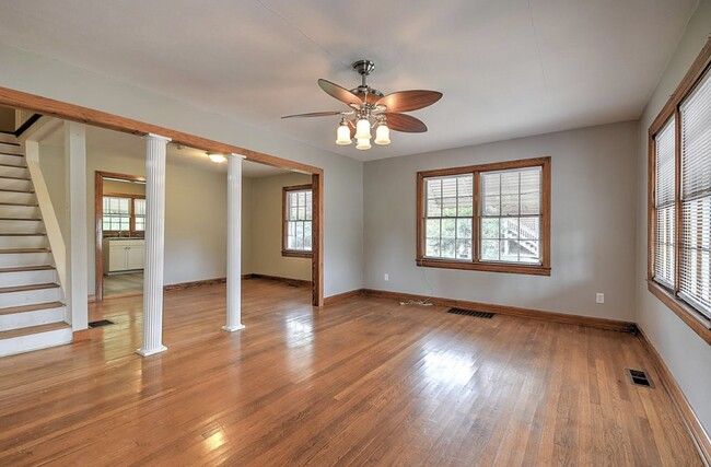 Foto del edificio - 401 Hillcrest Dr