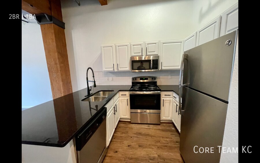 Foto principal - 204 W 5th St