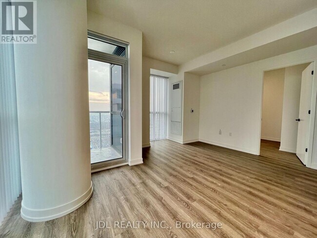 Photo du bâtiment - 8 Interchange Wy