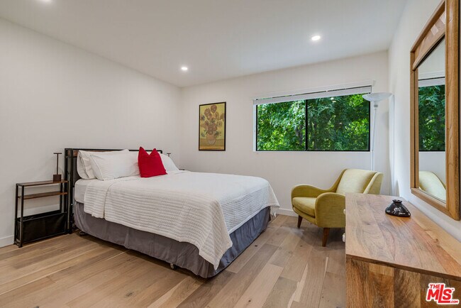 Foto del edificio - 5011 Showboat Pl