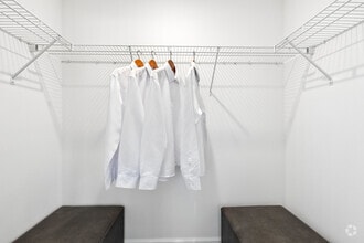 1BR, 1BA - 794SF - Walk In Closet - Town Treeline