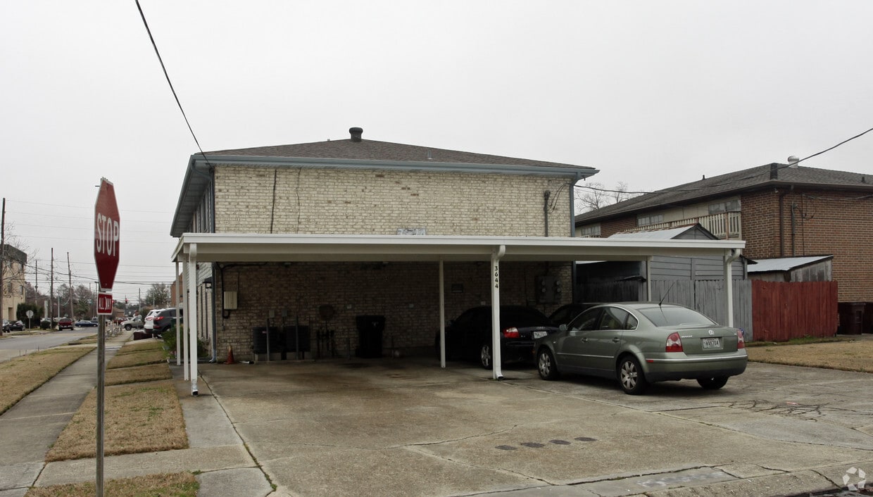 Primary Photo - 3644 Delaware Ave