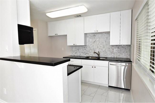 Building Photo - 6922 Tara Dr