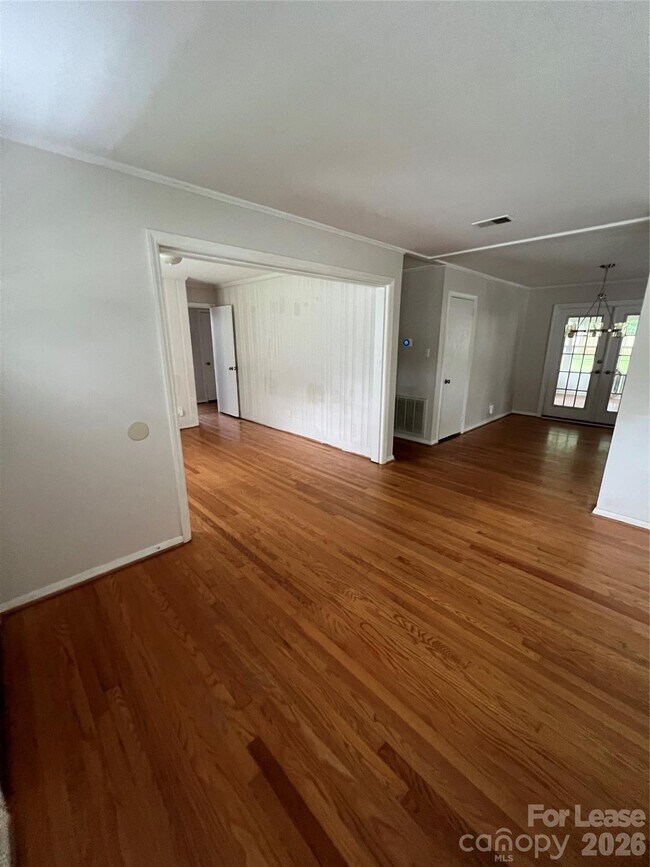 Foto del edificio - 4925 Vincent Ln