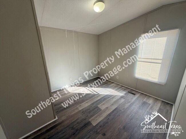 Foto del edificio - 4166 Black Cat Rd