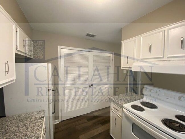 Building Photo - Midtown 2 Bedroom Townhome