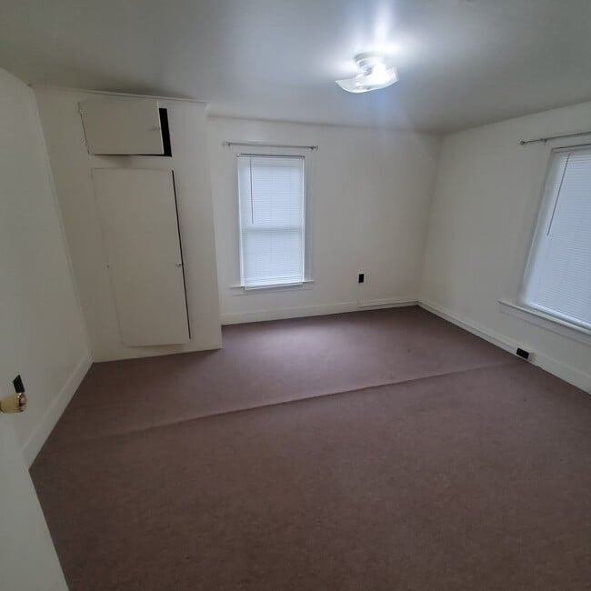 Building Photo - 178 S Branch St