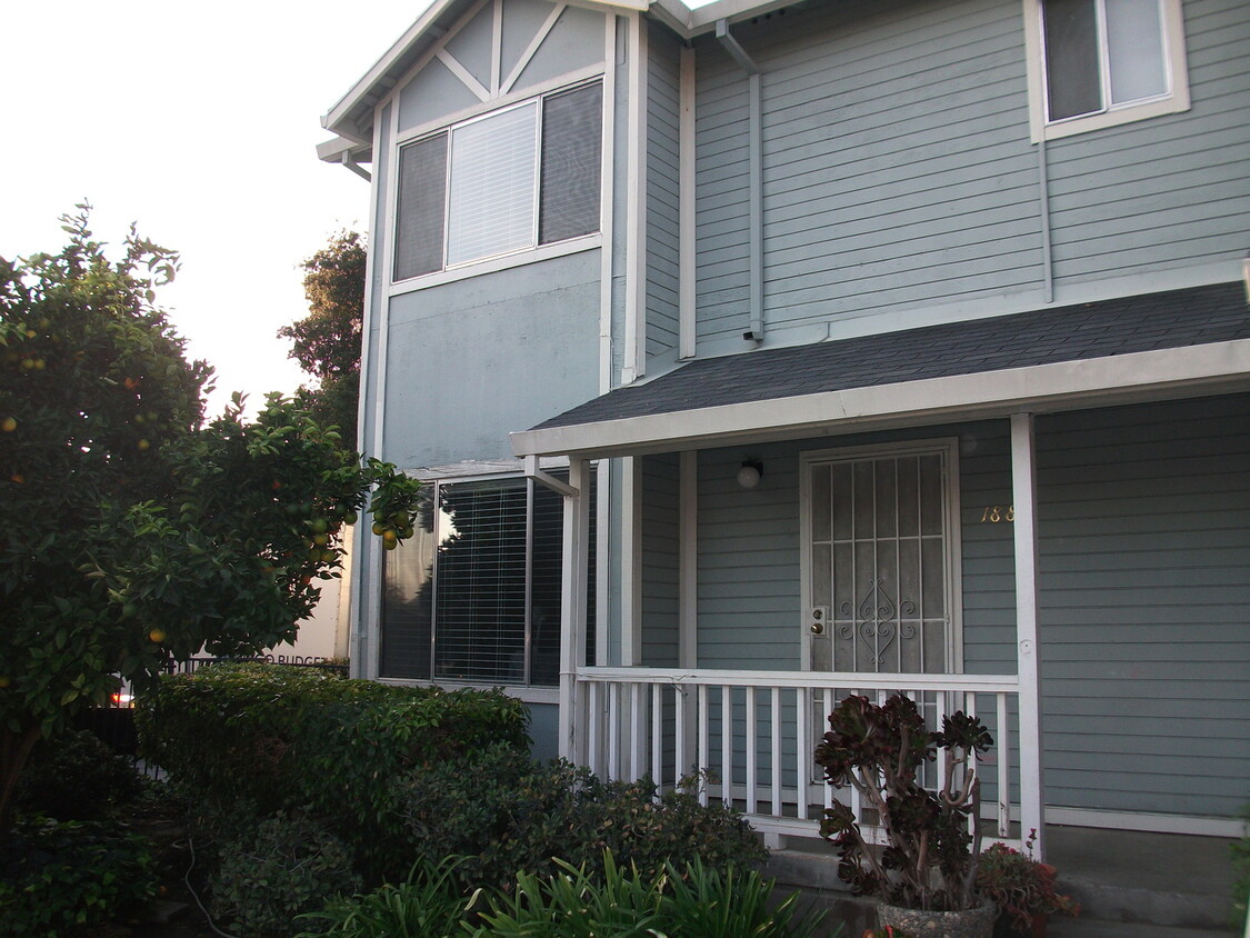 Foto principal - 3 Bedroom Townhouse in East San Jose