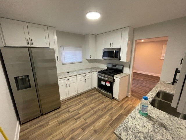 Foto del edificio - 14724 Dobson Ave