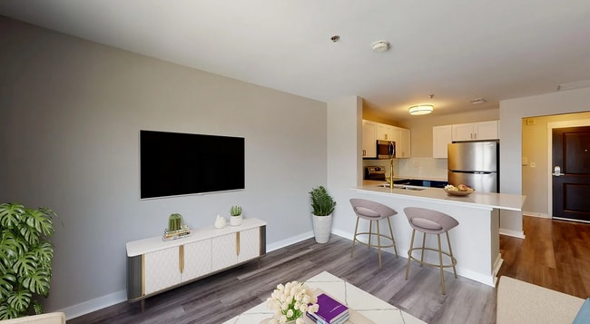 Building Photo - 9 On Canal