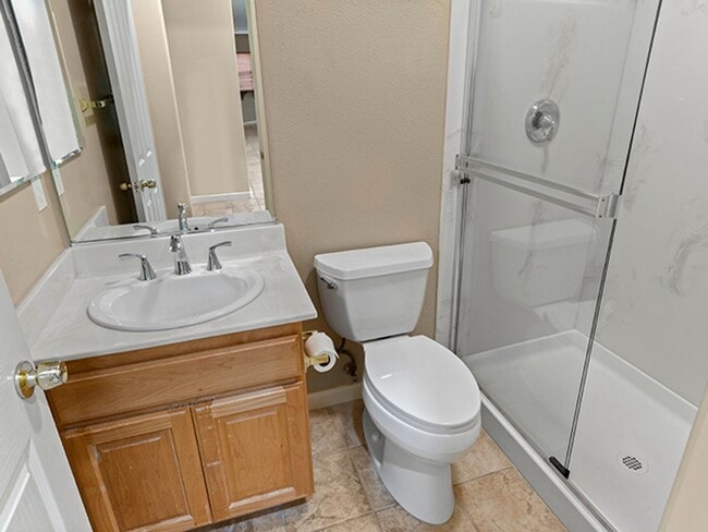 Building Photo - Stunning 7 Bedroom Residence Located in Hayward, CA