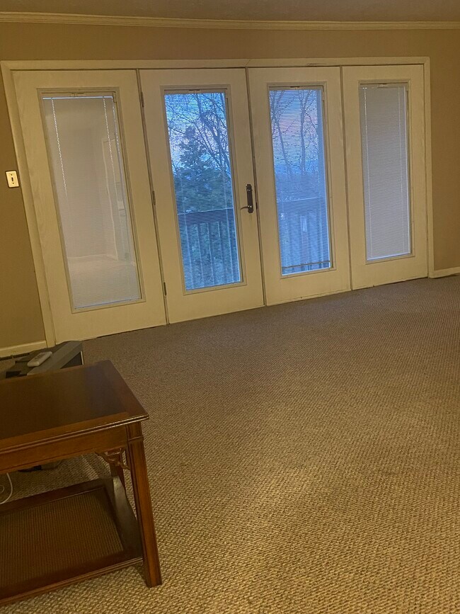 Building Photo - 283 Alpine Dr