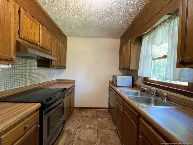Building Photo - 404 Adger Ct