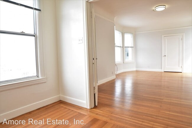 Building Photo - 1635 Jones St