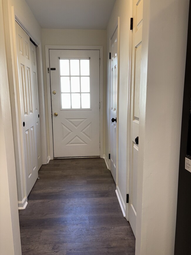 Foyer/Entrance - 287 Norwood Rd