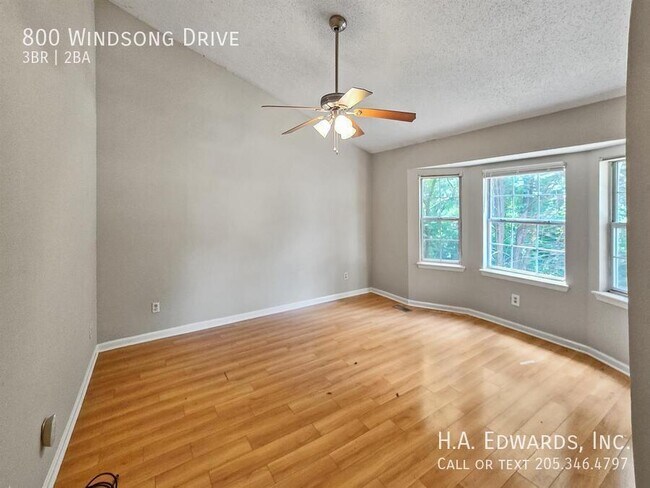 Foto del edificio - 800 Windsong Dr