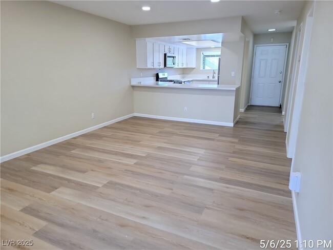 Building Photo - 2815 Blue Bonnet Dr
