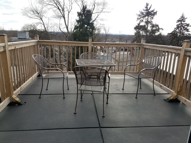 Building Photo - 528 E King St