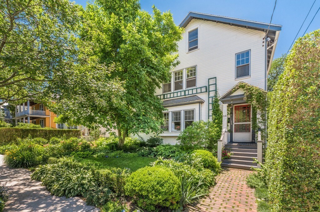 Primary Photo - 202 Lakeview Ave