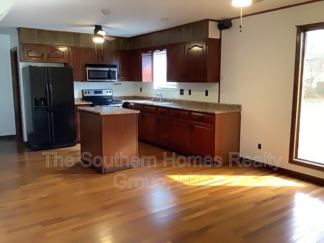 Building Photo - 1221 S Matlock Ave