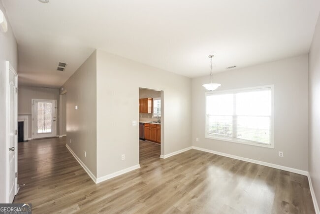 Building Photo - 323 Oakhaven Way