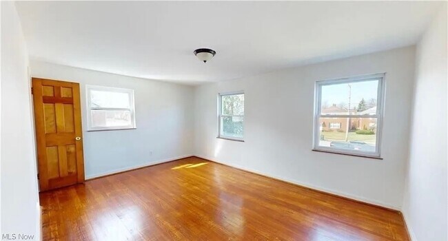 Foto del edificio - 20460 Lakeshore Blvd