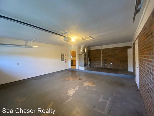 Building Photo - 4 br, 2 bath House - 180 Vanderford Rd. W