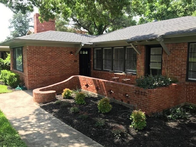 Building Photo - 2217 Stevens Wood Ln