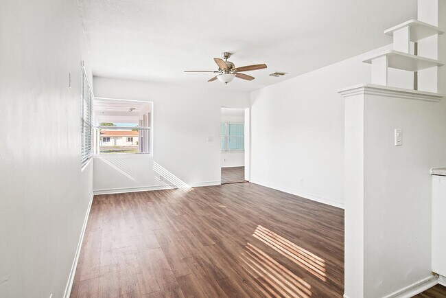Foto del edificio - 5208 Spruce Ave