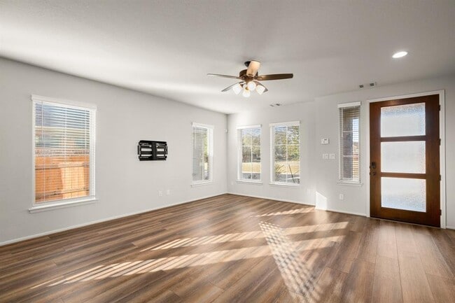 Building Photo - 932 Azul Lagoon Dr