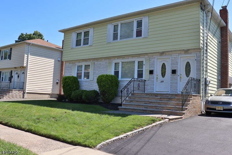 Primary Photo - 235 N 13th St