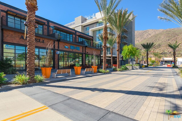 Foto principal - 111 N Palm Canyon Dr