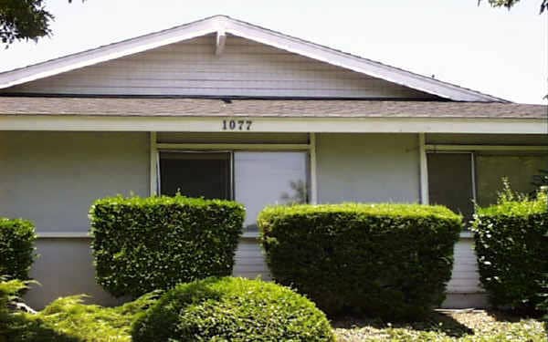Building Photo - 1077 Springfield St