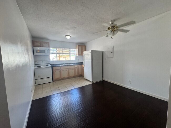 Kitchen w/ dining or work space - 343 Richmond St
