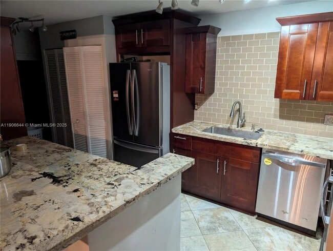 Foto del edificio - 3 bedroom in Miami Gardens FL 33169