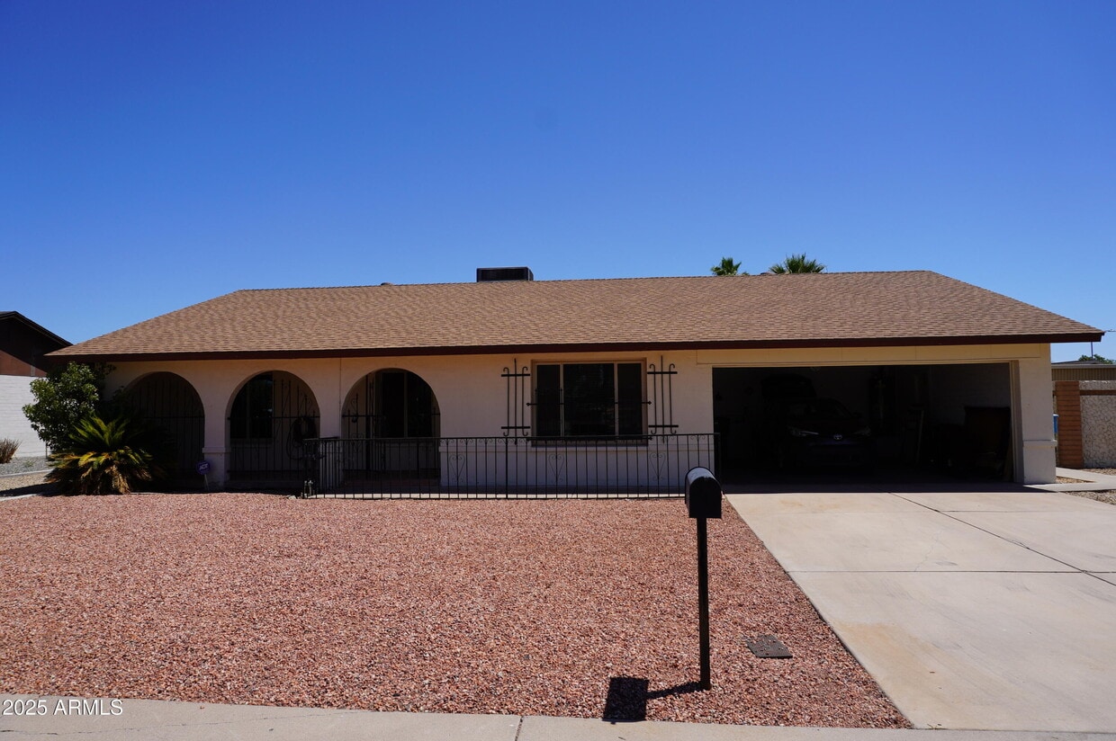 Primary Photo - 3035 W Angela Dr