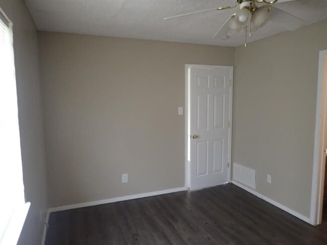 Building Photo - 219 Pine Meadow Dr