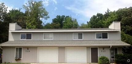 Building Photo - 717 Ridgewood Dr