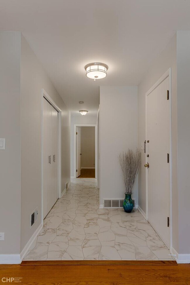 Foto del edificio - 6228 N Sacramento Ave