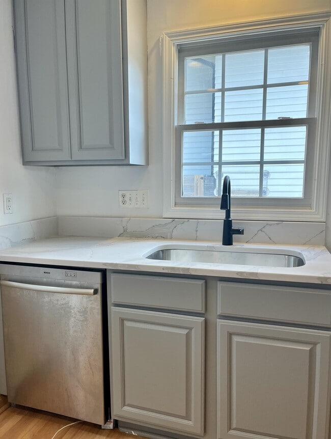 Building Photo - 705 Ideal Way