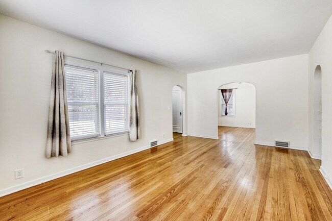 Foto del edificio - 626 N Hough St