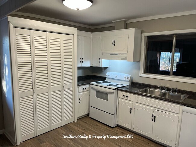 Building Photo - Newly Remodled Wetumpka Home