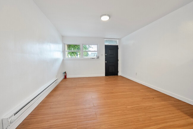 Building Photo - 2020 Woodlynne Ave