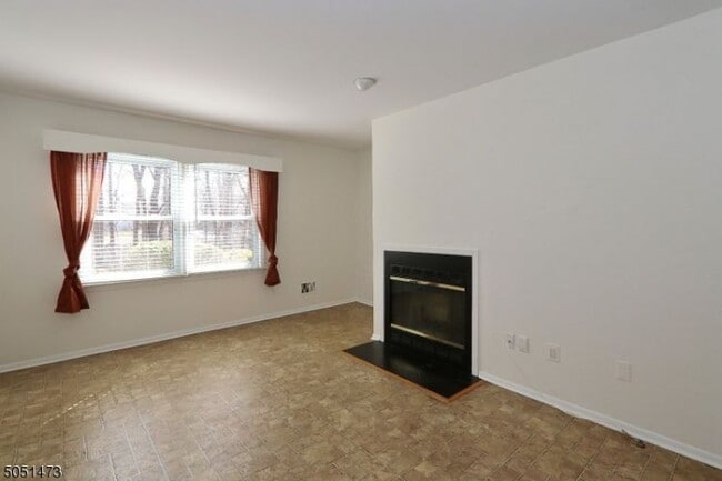 Building Photo - 15 Harwich Ct