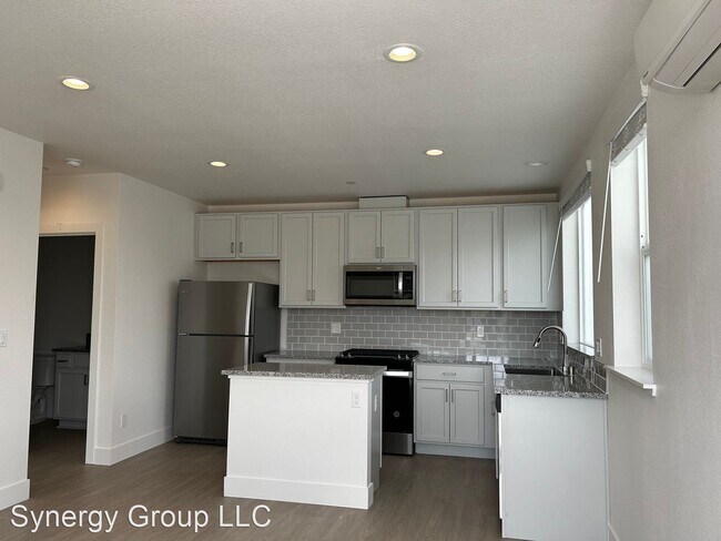 Building Photo - 1 br, 1 bath House - 2127 Dennis Lane