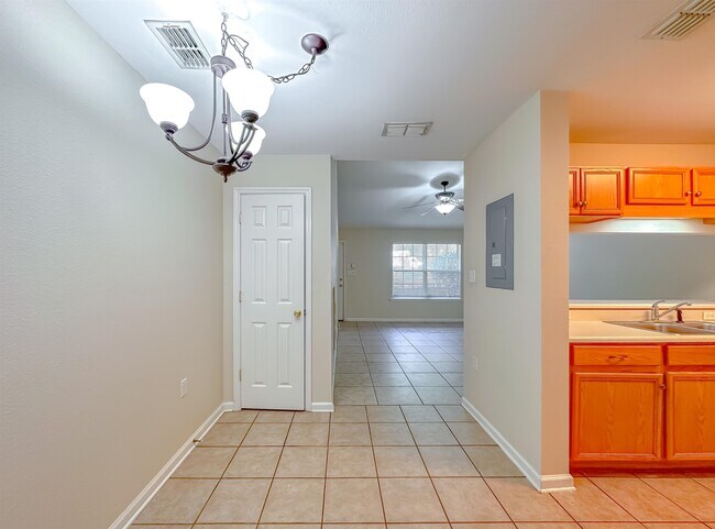 Foto del edificio - 2738 W Tharpe St