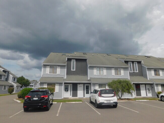 Foto del edificio - 3700 Golf Colony Ln