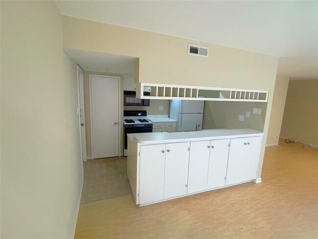 Building Photo - 4319 Bettis Dr