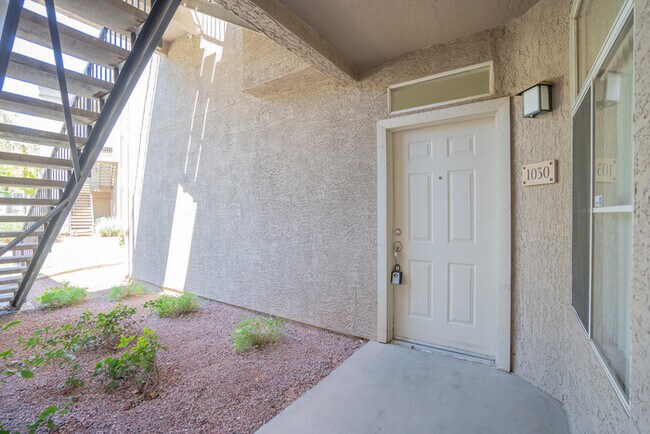 Foto del edificio - 3830 E Lakewood Pkwy W